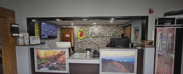 Super 8 by Wyndham Asheville/Biltmore image 11