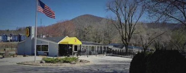 Super 8 by Wyndham Asheville/Biltmore Main image