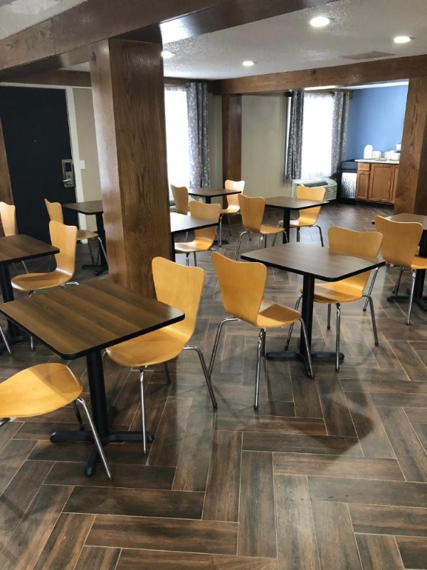 Super 8 by Wyndham Asheville/Biltmore image 8