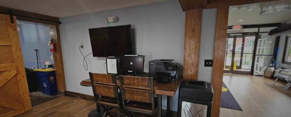 Super 8 by Wyndham Asheville/Biltmore image 9